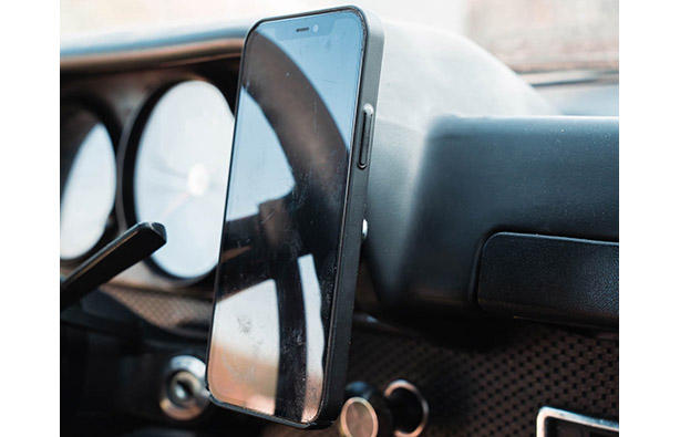 アクセサリー mr.stephan Magnetic Phone Mount - 914 : Suncoast Porsche Parts & Accessories
