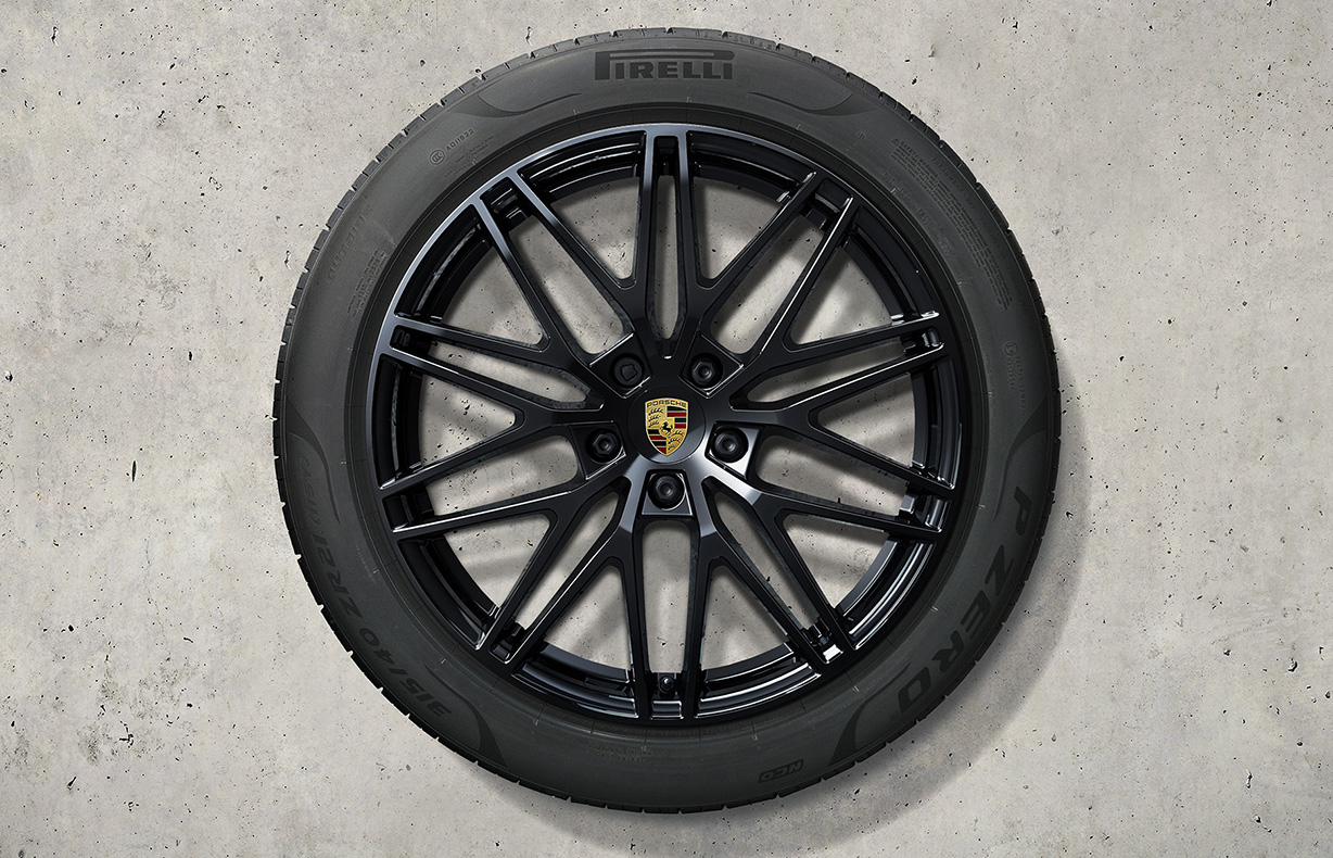 21-inch RS Spyder Design (Black) Wheel & Tire Package : Suncoast
